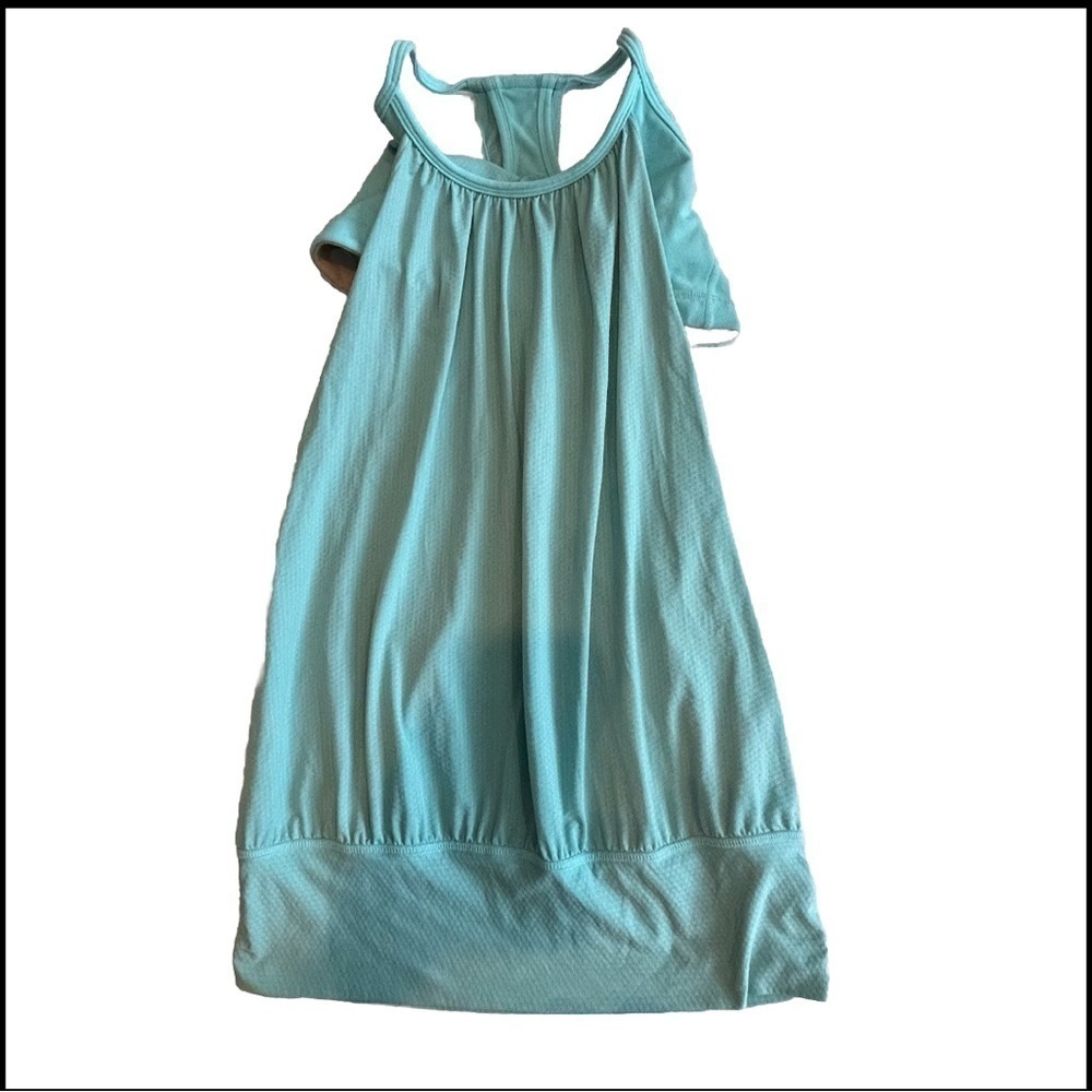 Lululemon No Limits racerback tank top Sz 4 light blue built in bra